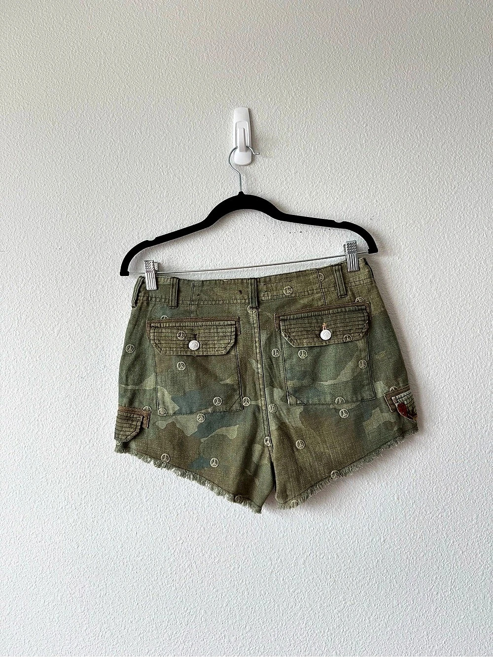 NWT Anthropologie Camo Floral Embroidered Shorts - Picture 4 of 5